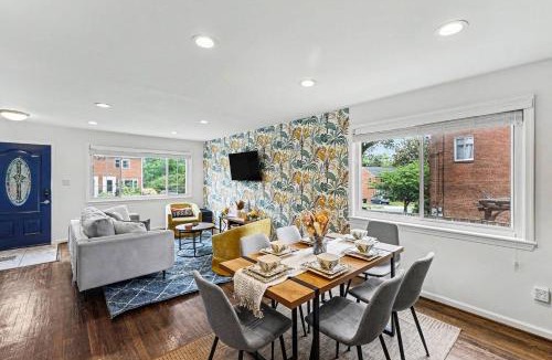 Seminary Hill House | Stay in Historic Alexandria's Chic 4BR-5 Beds Home