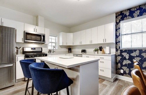 Holly House | Stay In Style | Tranquil & Private 2-House Compound