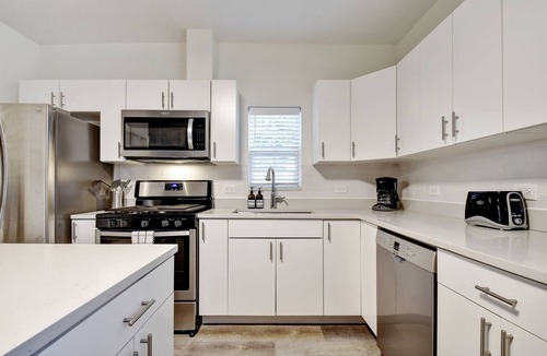 Holly House | Stay In Style | Tranquil & Private 2-House Compound