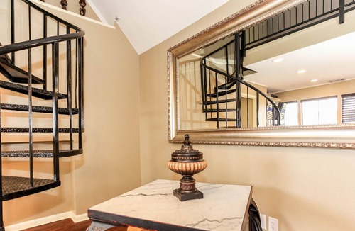 Waller Creek District Apartment | Stay Next Door To The Austin Convention Center In The Heart Of Downtown.