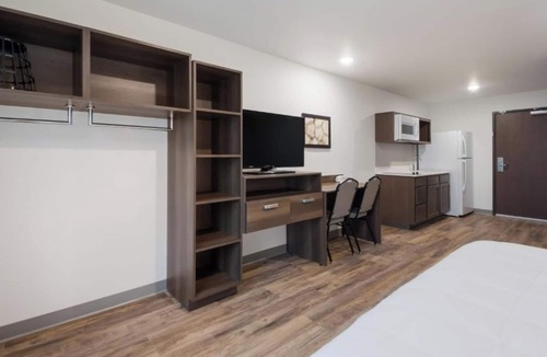 Austin Hotel | Stay Together, Group-Friendly Compound Near Austin Highlights – 4 Queen Units