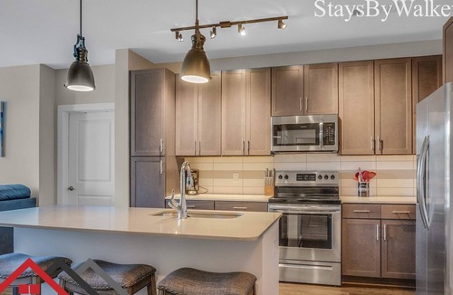 Villa Heights Condo | StaysByWalker 2BR - King Beds! Gym/Parking