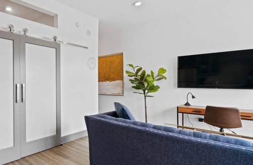 Second Ward Condo | StaysByWalker Uptown 1BR | Spa/Gym/KingBed/Parking
