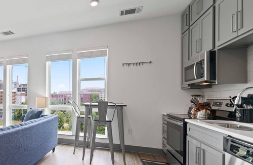Second Ward Condo | StaysByWalker Uptown 1BR | Spa/Gym/KingBed/Parking