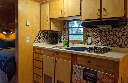 Bandera House | "Stella" 1968 Boles Areo Trailer with lovely views and river access!