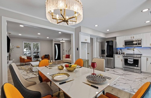 Lake Ridge Condo | Step into Absolute luxury, Smart Home- We welcome long stay