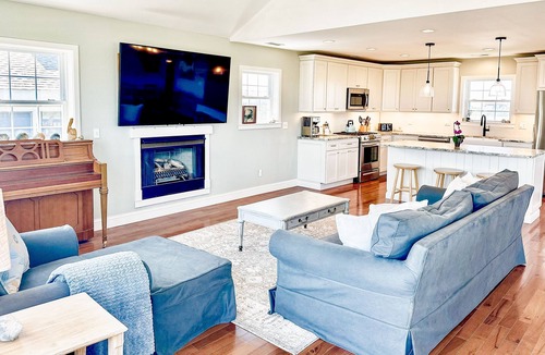 Frisco House | Steps From Oceanfront. Luxury Bath & Kitchen. Nat'l Seashore & Lighthouse Views