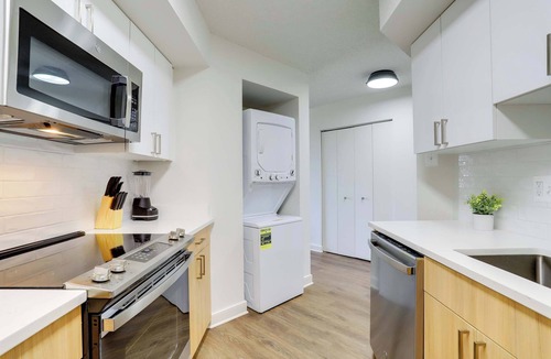 Pentagon City Apartment | Steps from Pentagon City Metro | Modern Apt