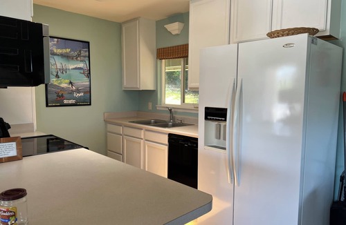 Enchanted Lake House | Steps to 2B/2B, full Kitchen, A/C, fixed rate 30-day lease, short term available