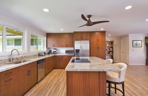 Kailua House | Steps to Beach- Heated Pool- Air Conditioned- 7 Night Min Stay-CONTACT HOST
