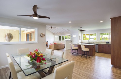 Kailua House | Steps to Beach- Heated Pool- Air Conditioned- 7 Night Min Stay-CONTACT HOST