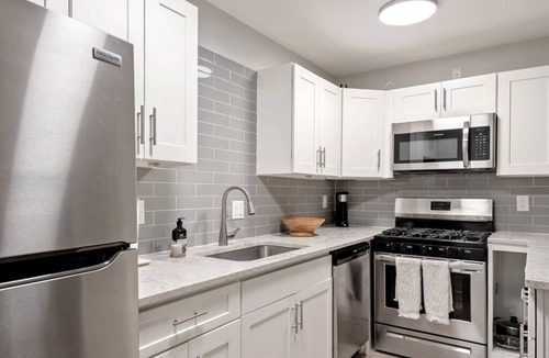 Clarksville Apartment | Steps to Downtown- Cozy studio - Quiet neighborhood