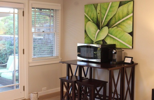 Kahala Apartment | Steps to Kahala Beach, quiet, King bed, patio, parking, A/C, kitchenette & BBQ
