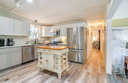 Garden City Cottage | Steps to Ocean: Surfside Beach Home w/Patio