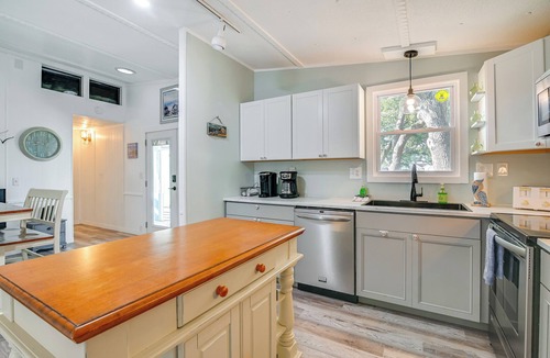Garden City Cottage | Steps to Ocean: Surfside Beach Home w/Patio