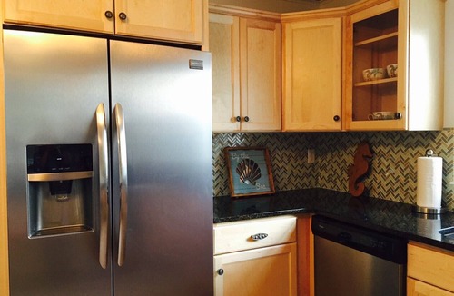 Sandpiper Pines House | Steps to the Ocean and Private Beach Sleeps 10