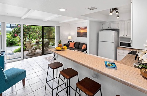 Historic Kailua Village Condo | 🏖️Steps to the Ocean | Great Location | Central AC |