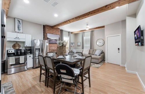 Fort Worth Apartment | Stockyards- 4min | Pet Friendly | 3BR Luxe Gem
