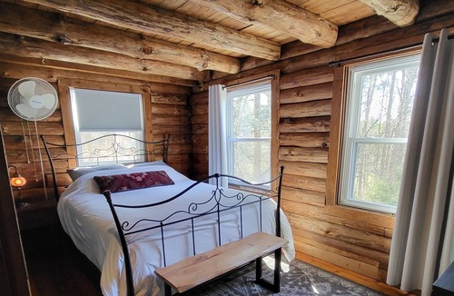 Charlottesville Cabin | Stony Point Cabin-3 bed, Rustic Log Cabin Getaway!
