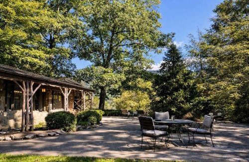 Tynecastle House | Storybook Three Cottage Mountain Compound