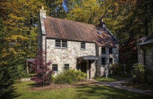 Tynecastle House | Storybook Three Cottage Mountain Compound