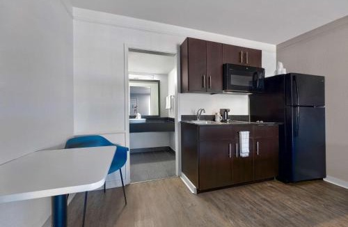 Denton Hotel | Studio 6-Denton, TX - UNT