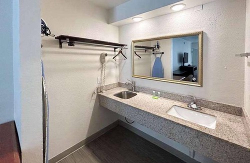 West Meadowbrook Hotel | Studio 6 Fort Worth, TX – Downtown East