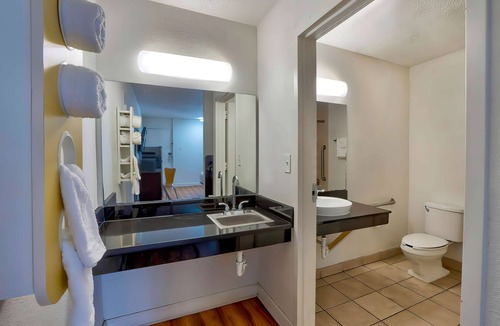 Gainesville Hotel | Studio 6 Gainesville, FL