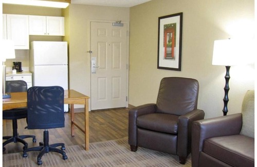 Gaithersburg Apartment | Studio 6 Gaithersburg|Cozy King|Nsmk|Kitchen