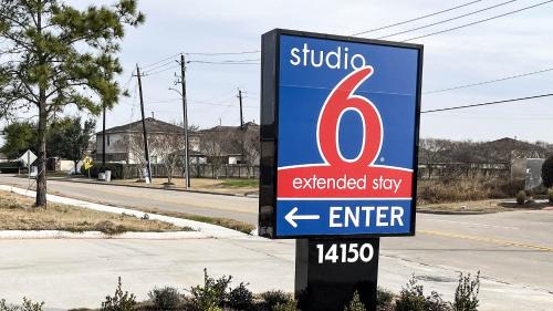 Southeast Houston Hotel | Studio 6 Houston TX Pearland Medical Center