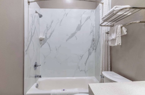 Brenham Hotel | Studio 6 Suites Brenham, TX