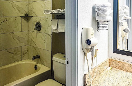Dallas Hotel | Studio 6 Suites Dallas. TX - Loop 12 West