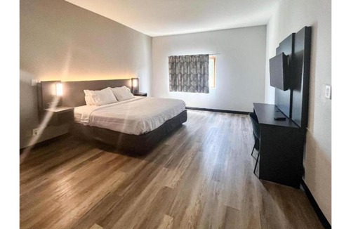 Elkhart Hotel | Studio 6 Suites Elkhart, IN