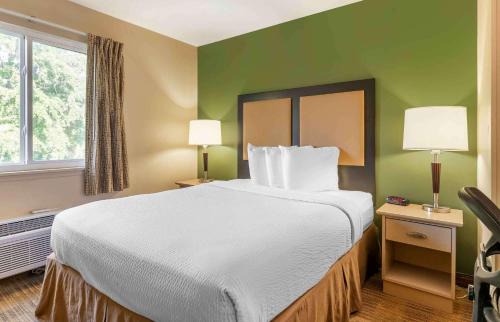 Greenville Hotel | Studio 6 Suites Greenville, SC - Haywood Mall