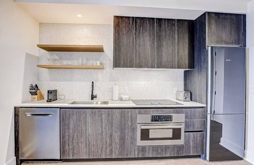 Rainey Street Historic District Apartment | Studio condo with rooftop pool, fast WiFi, central AC & private W/D