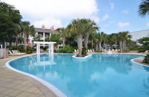 Baytowne Wharf Apartment | Studio ~ Kitchenette ~ Family Friendly