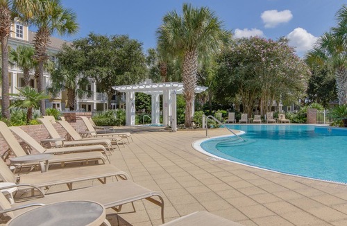 Baytowne Wharf Apartment | Studio ~ Kitchenette ~ Family Friendly