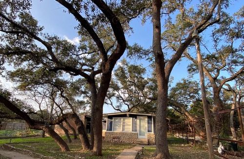 Leander House | Studio near Lake Travis | Free On-Site Boat Parking