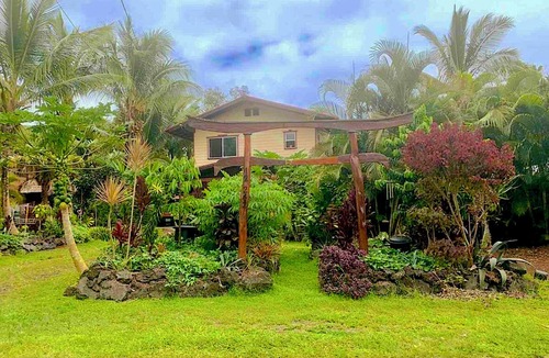 Kehena Apartment | Studio Phoenix, Pet Friendly Near Black Sand Beach Kitchen Dryer Washer & WiFi