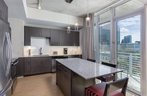 West End Condo | Studio unit/Austin - Full Kitchen, W/D, Rooftop Pool, & More!