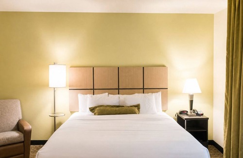Denham Springs Hotel | Studio w/Kitchenette Near Antique Village & South Park Splash Pad