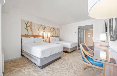 Ala Moana House | Studio with Partial Ocean View & Balcony Unit 1901