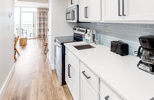 Myrtle Beach Condo | Stunning 14th-floor oceanfront condo with beach views, hot tubs & pools
