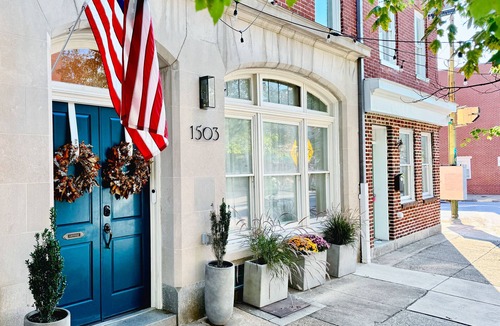 Downtown Baltimore Apartment | Stunning 1BR Apt. In Historic Row Home w/Parking