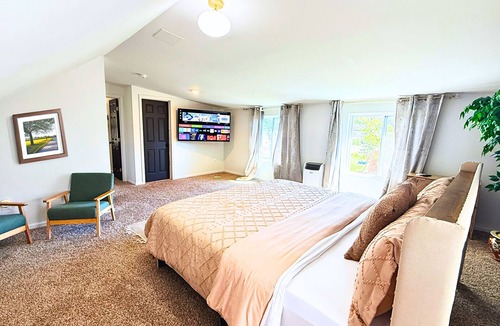 Coral Hills Bed & Breakfast | Stunning 3-bedroom House on DC/Maryland Edge
