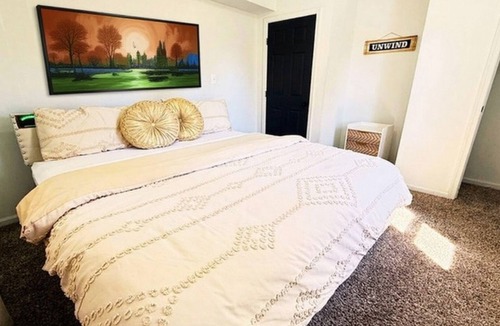 Coral Hills Bed & Breakfast | Stunning 3-bedroom House on DC/Maryland Edge