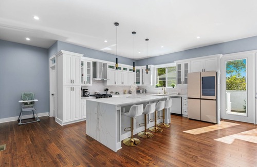 Baileys Crossroads House | Stunning 6-bedroom house in Falls Church-Luxury Awaits!