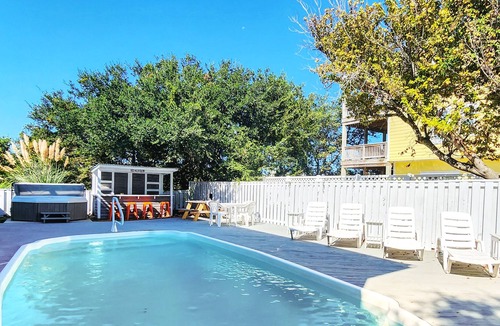 Ocean Sands House | Stunning Beach House with Private Pool/Hot Tub, Pool Table & Deck - Free WiFi