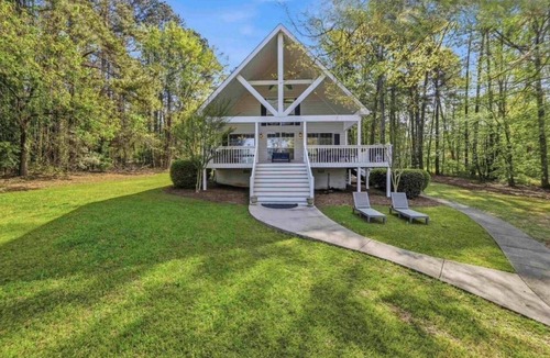 Lake Oconee House | Stunning lakefront views for a perfect sunset!