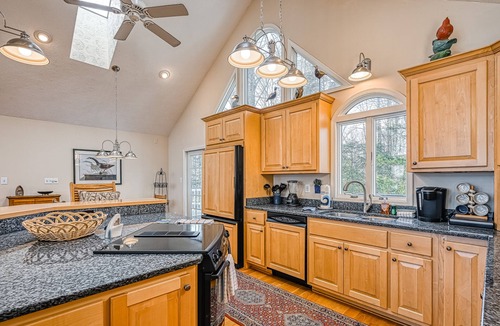 Panamint Shores House | Stunning lakeside home with dock, large deck, kayaks, firepit, & pool table